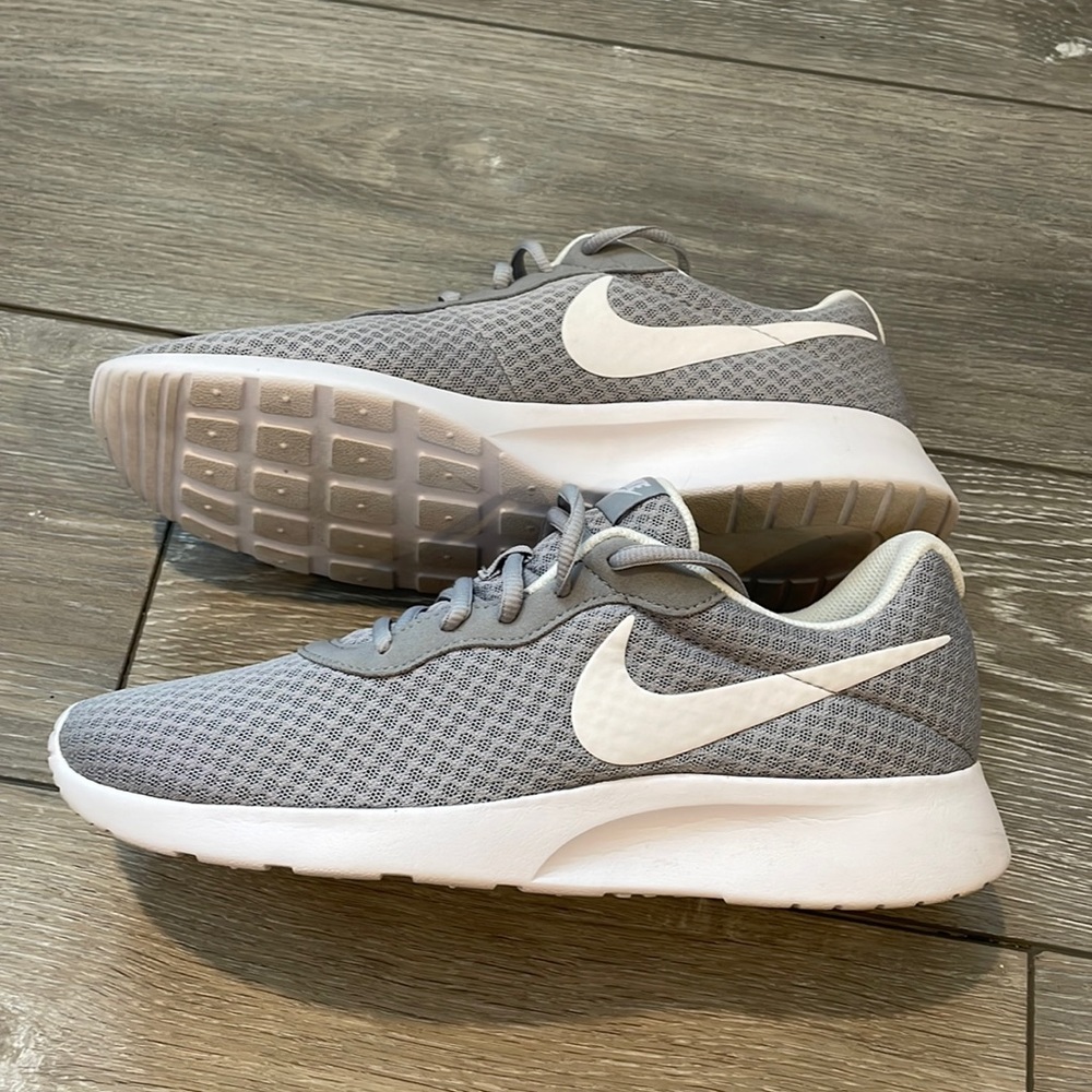 Nib Nike Tanjun size 10
